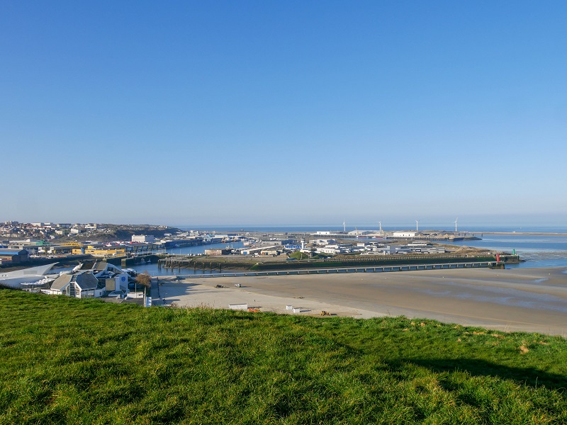 Vue des installations portuaires de Boulogne